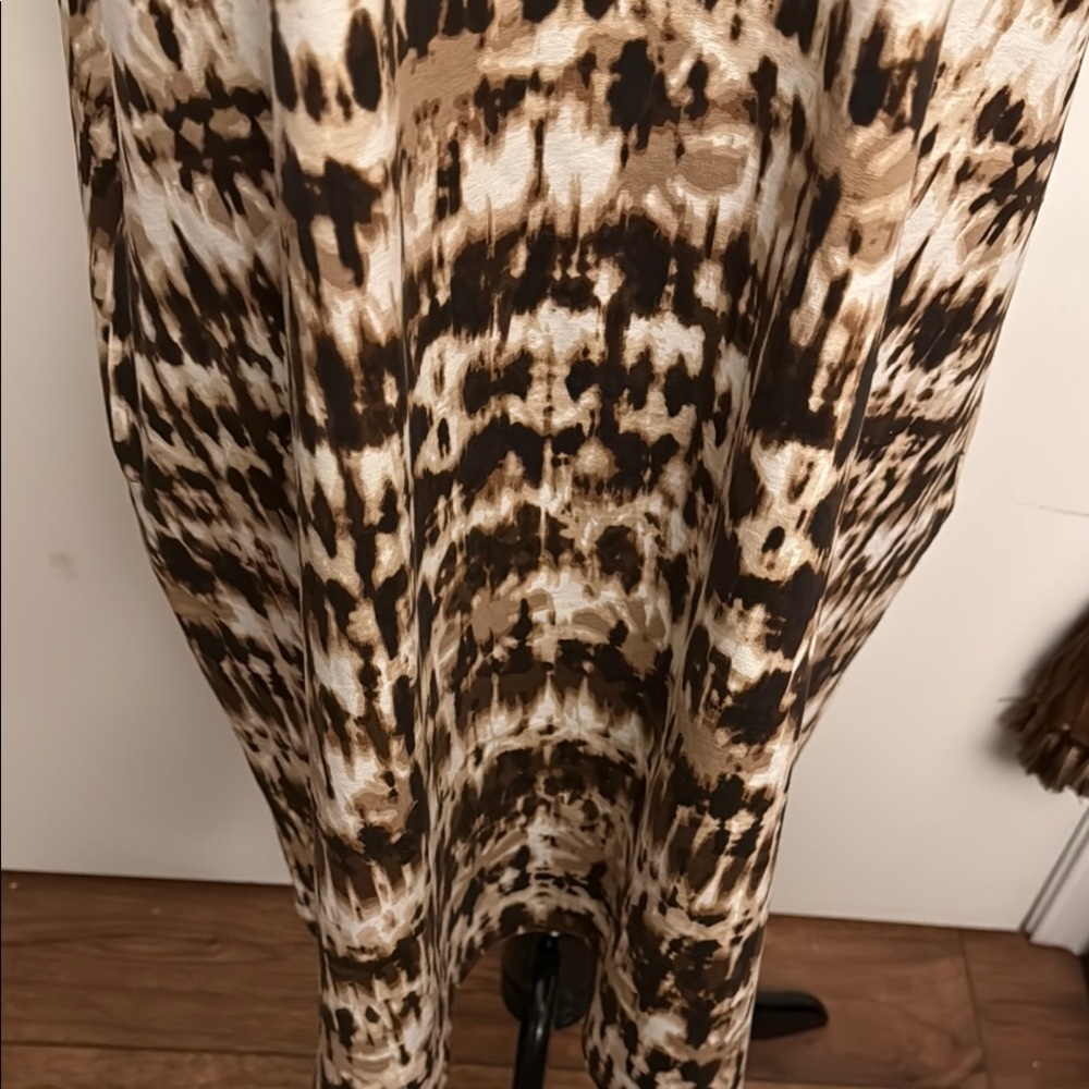 Elegant Brown Patterned Dress - Picture 3 of 9
